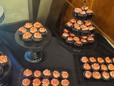 Cupcakes with roses